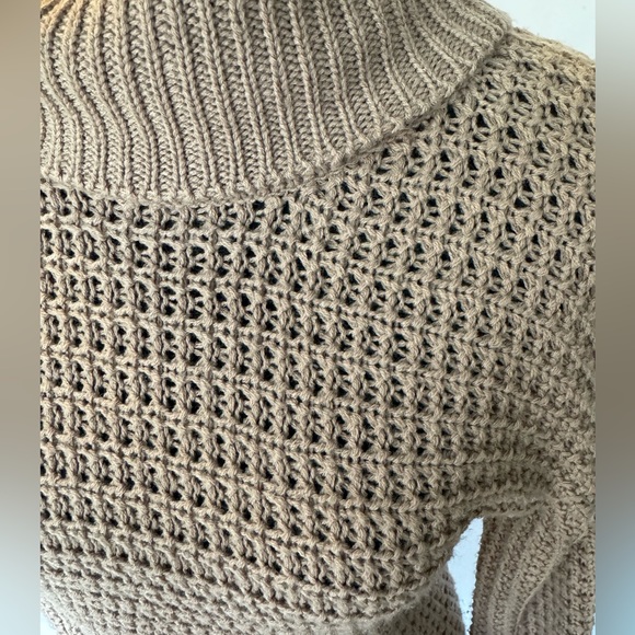 Urban Heritage beige sweater - Picture 2 of 3